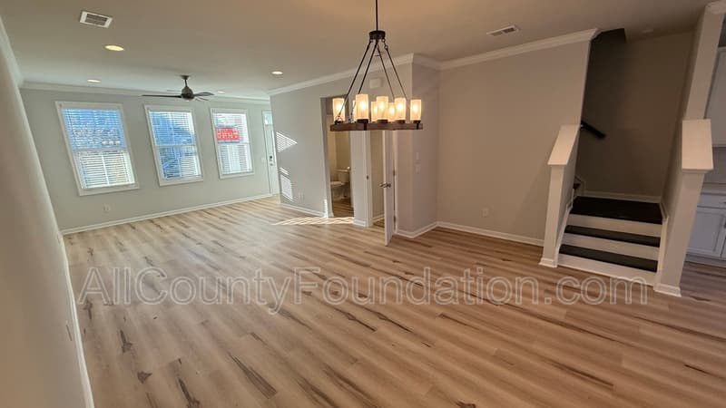 Summerville House: 612 Southview Lane