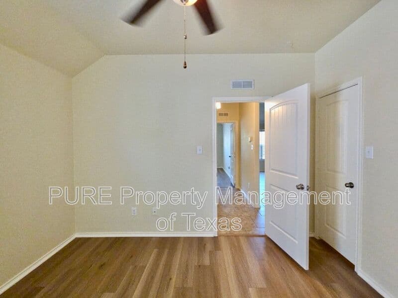Buda House: 124 Jasper Trail
