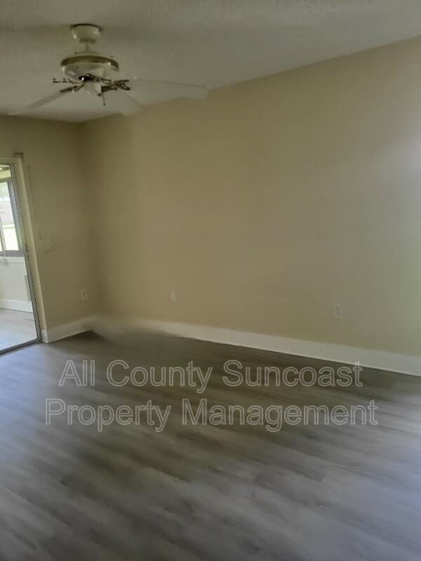 Largo Condo: 1211 11th Circle SE