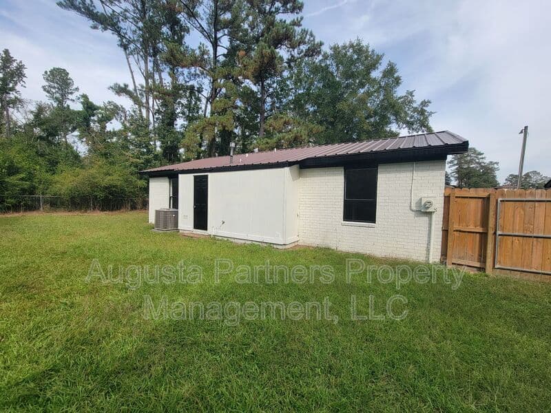 Augusta House: 3619 Abbey Road