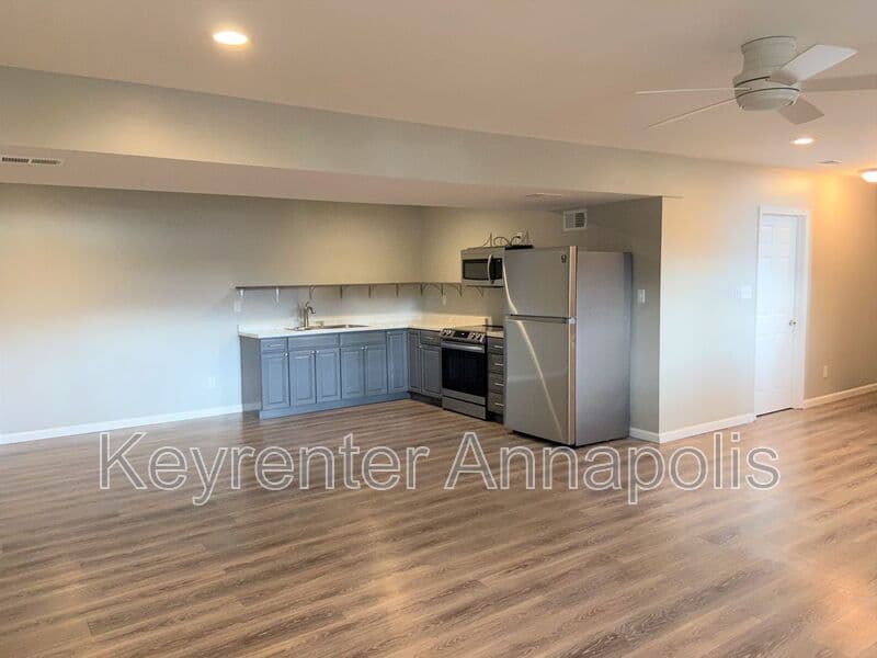 Crownsville House: 840 Valentine View