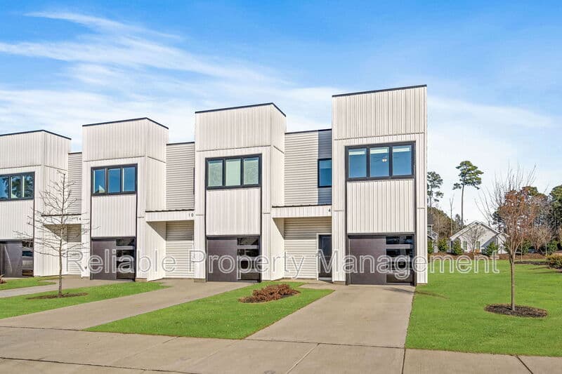 Clayton Townhome: 4 S Laird Drive