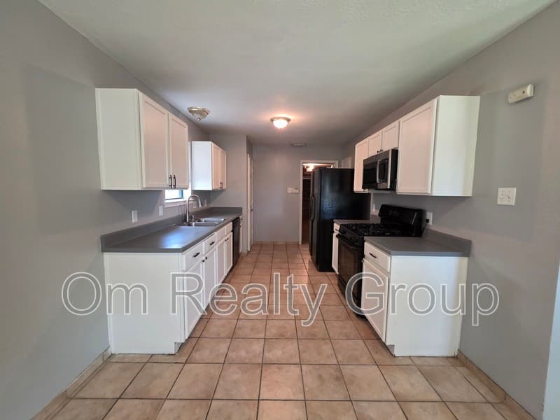 Houston House: 10242 Revelstoke Drive