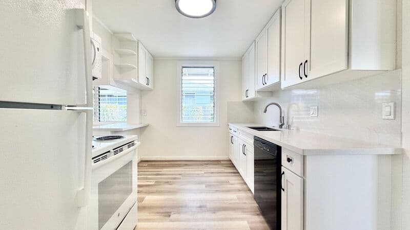 Kailua House: 421 C Olomana Street