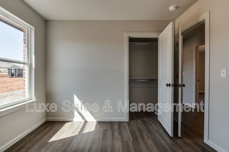 Edmond House: 400 Keiths Way