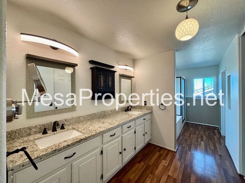 Victorville House: 12604 Sunglow Lane