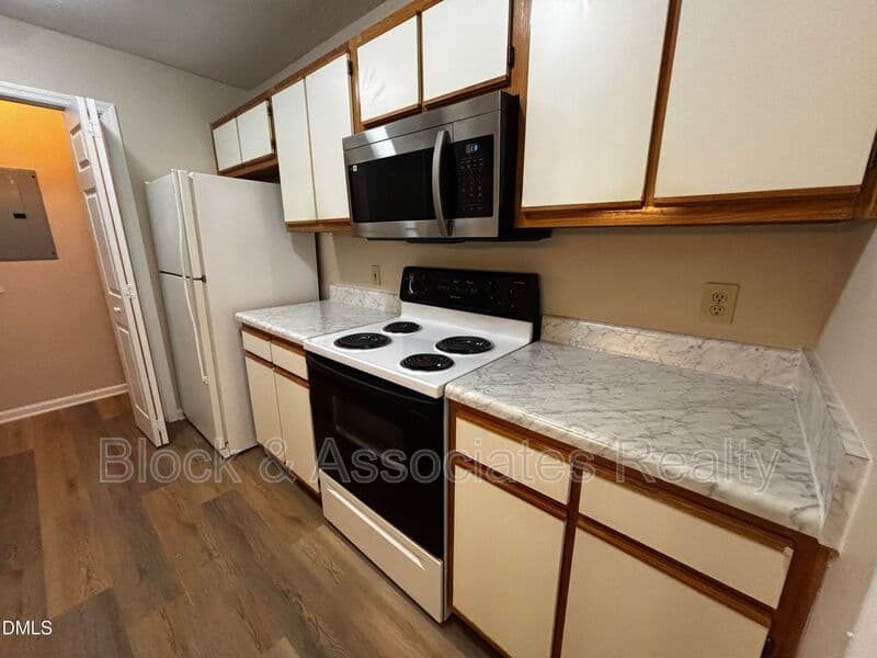 Fayetteville House: 259-7 Waterdown Drive