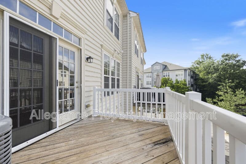 Alexandria House: 5675 Harrington Falls Ln