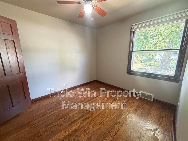 Saint Louis House: 7417 Pleaseway Drive