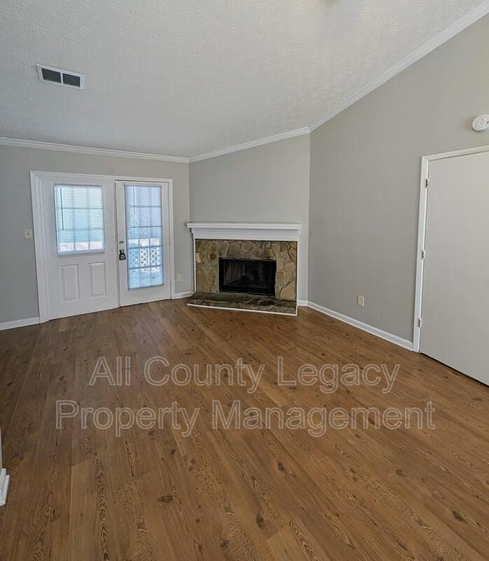 Norcross House: 2155 Newbury Rd