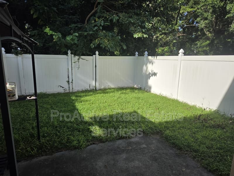 Chesapeake Condo: 2008 Paramont Ave