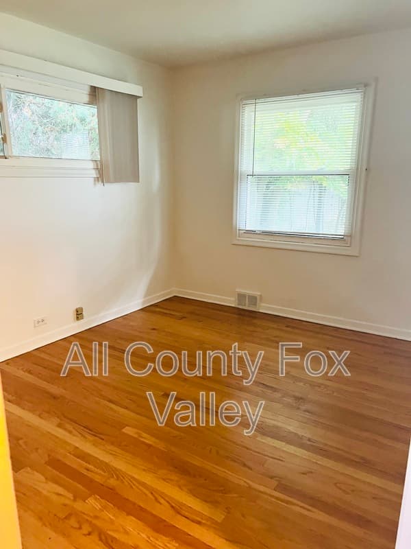 Park Ridge House: 239 N Redfield Court
