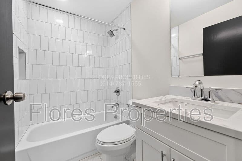 Columbus House: 6406 Faircrest Rd