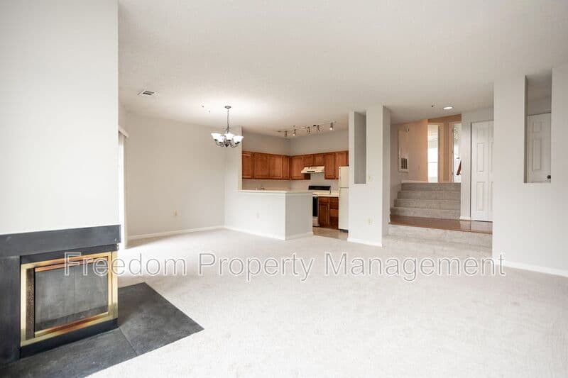 Alexandria Condo: 279 S Pickett St.
