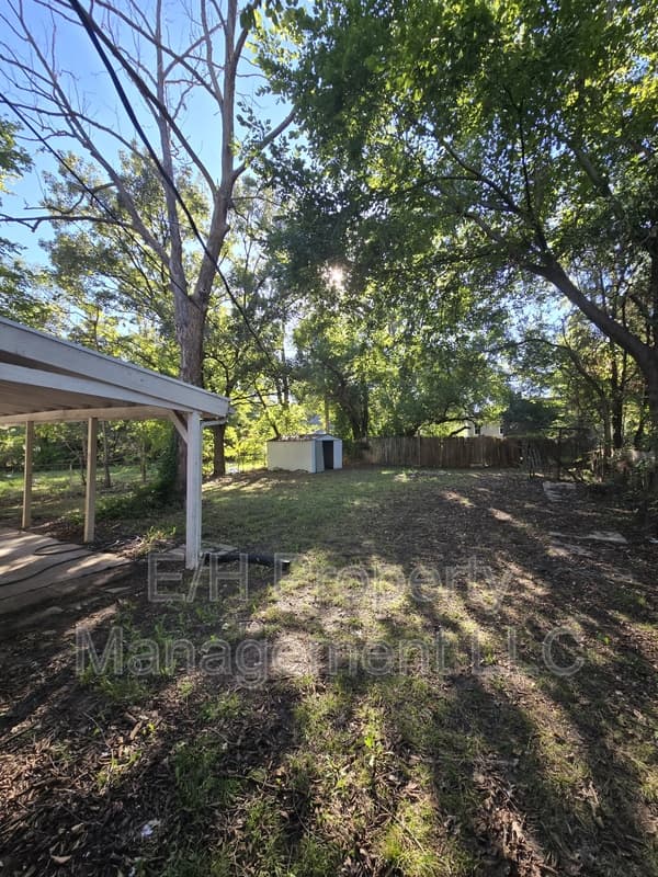 Wichita House: 915 Harding Street