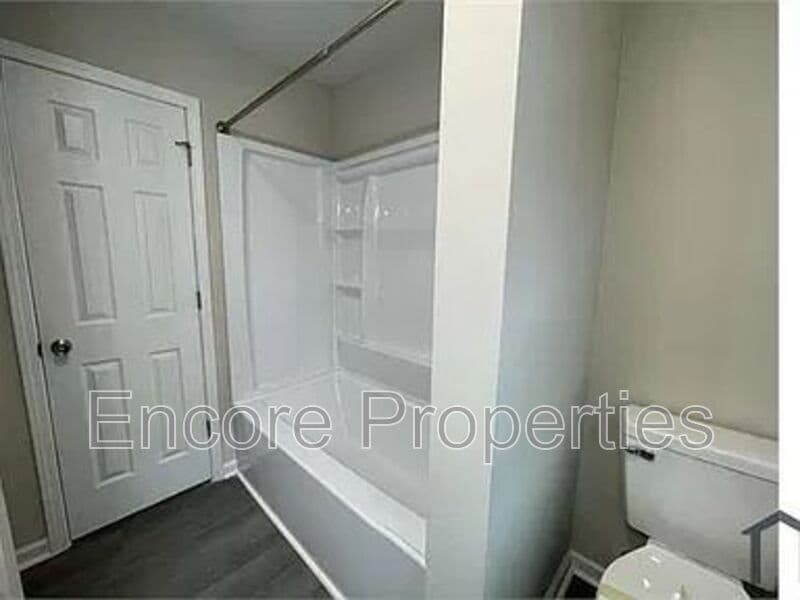 Holly Springs House: 1617 North Main Street