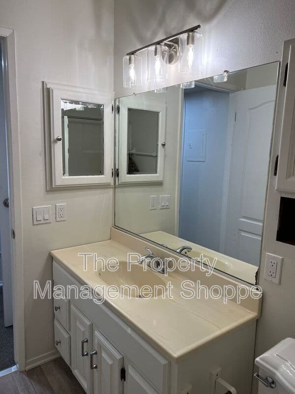Ventura Condo: 1300 Saratoga Avenue