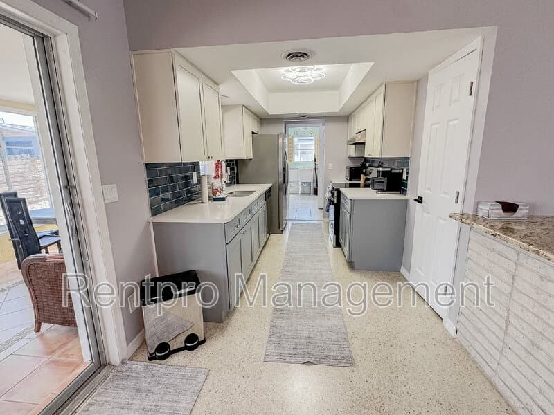 Englewood House: 2825 North Beach Road