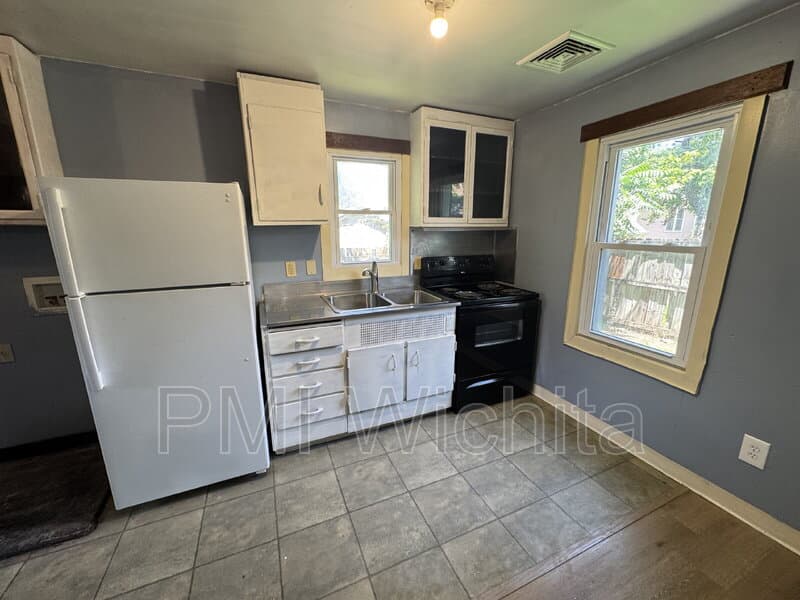 Wichita House: 1939 North Fairview Avenue