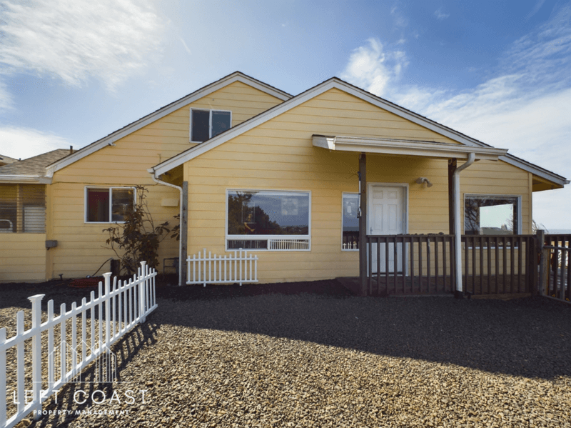 Lincoln City House: 1033 Northwest Inlet Avenue