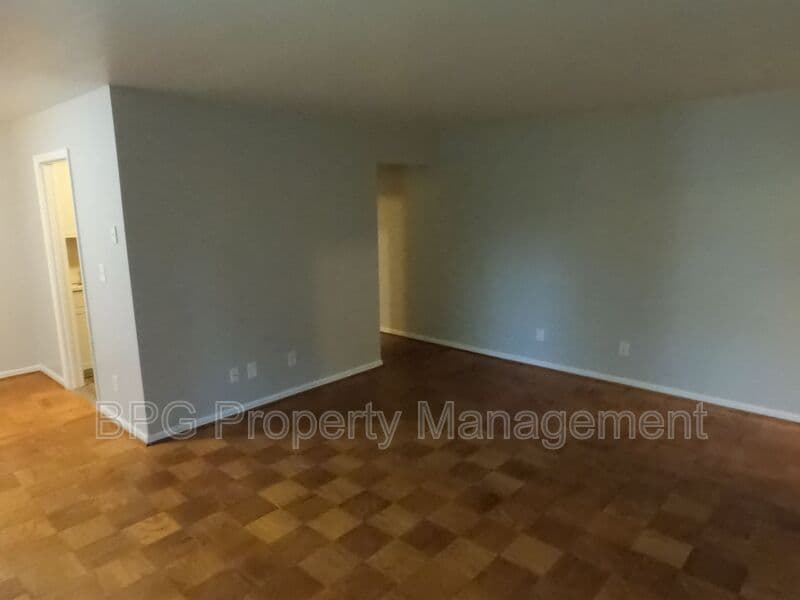 Warrenton Condo: 394 Jackson Street