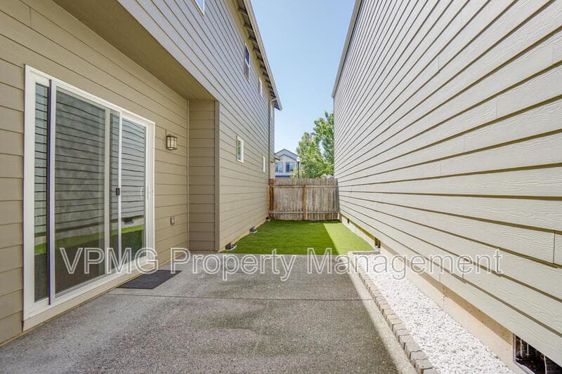 Vancouver House: 2645 Northeast 87th Avenue