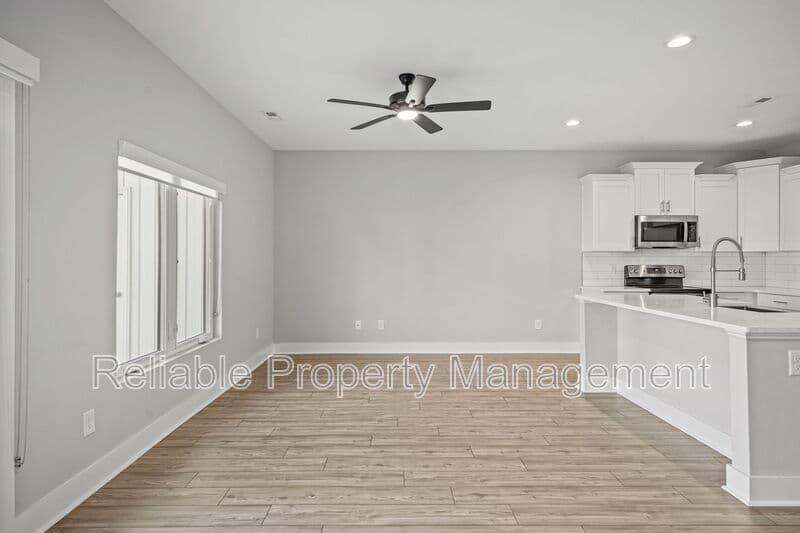 Clayton Townhome: 4 S Laird Drive