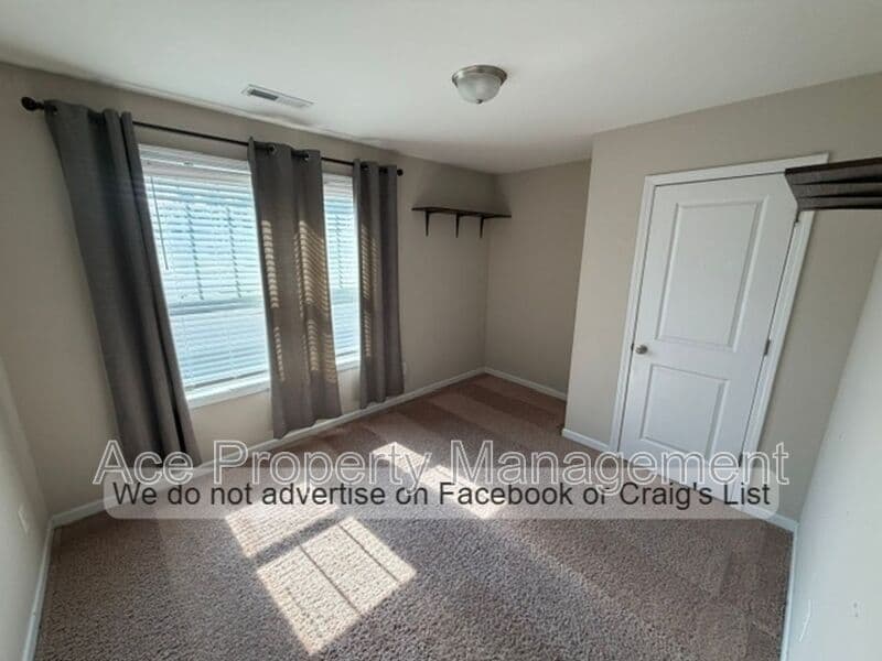 Fayetteville House: 2350 Spinning Wheel Road