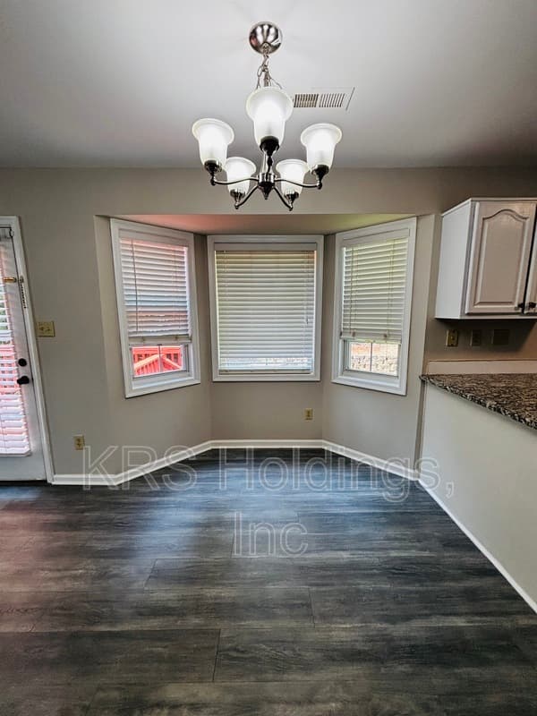 Chester House: 15012 Pine Vista Ln