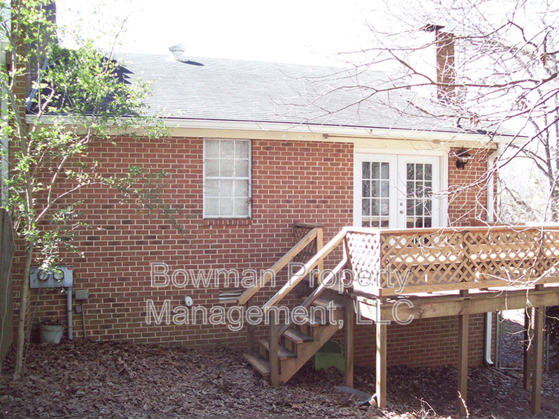 Athens Townhome: 132 Oxford Ct