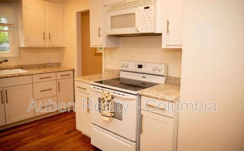 Columbia House: 1420 S Kilbourne Rd