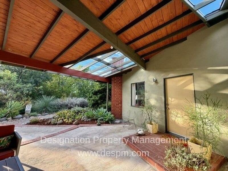 Altadena House: 4395 El Prieto