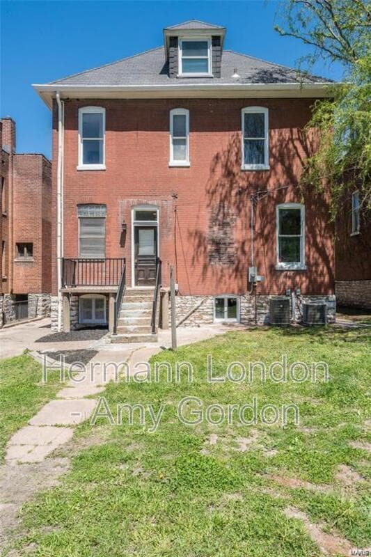 Saint Louis House: 3922 Castleman Avenue,