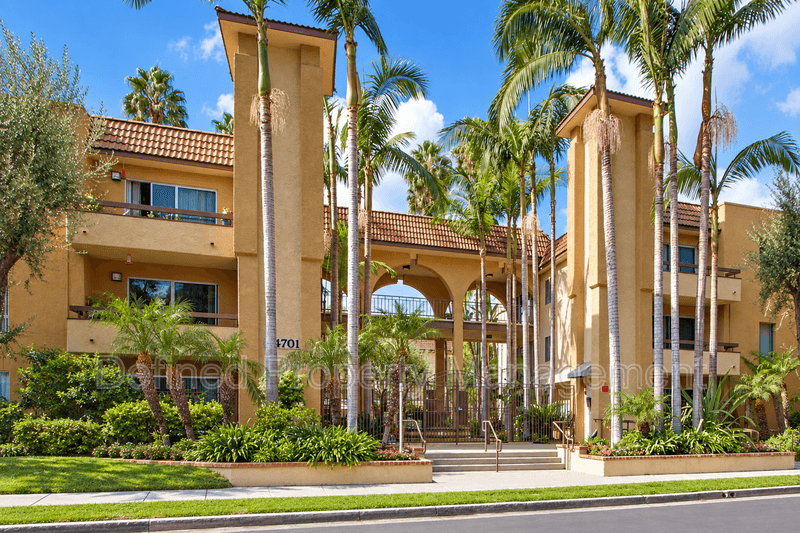 Sherman Oaks Condo: 4701 NATICK AVE