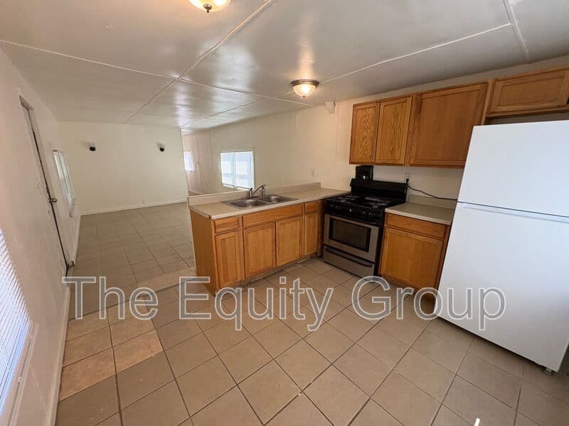 Dinuba Condo: 581 East Yale Ave