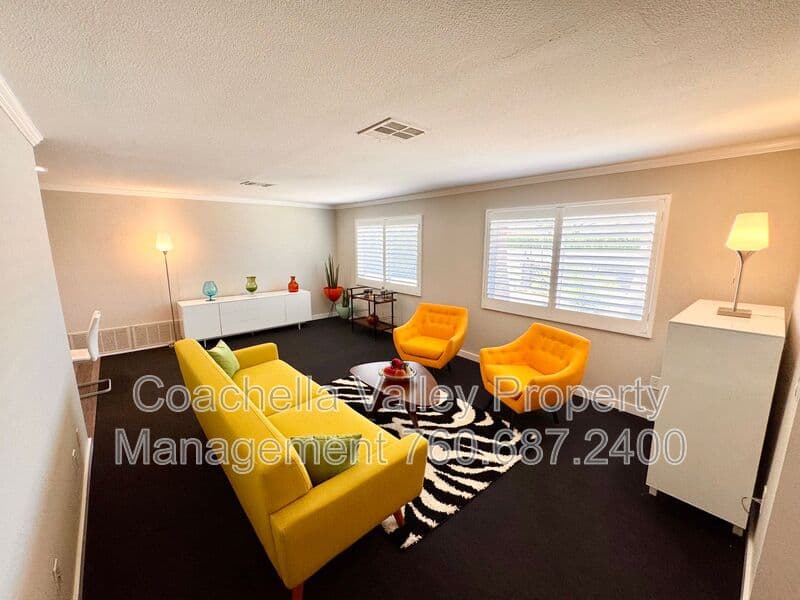 Palm Springs House: 2004 N San Antonio Rd