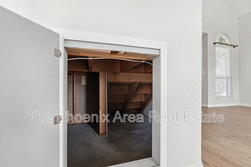 Chandler House: 1115 W Estrella Dr