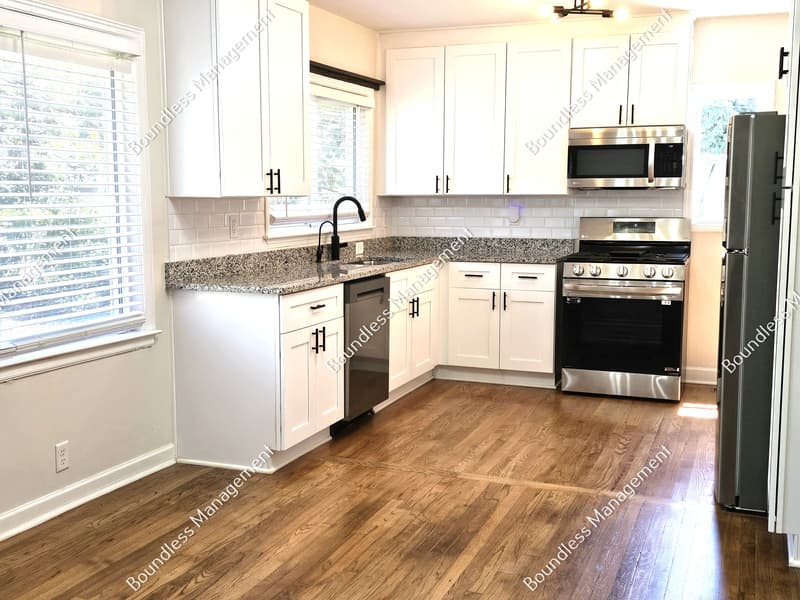 Decatur House: 561 Allendale Dr