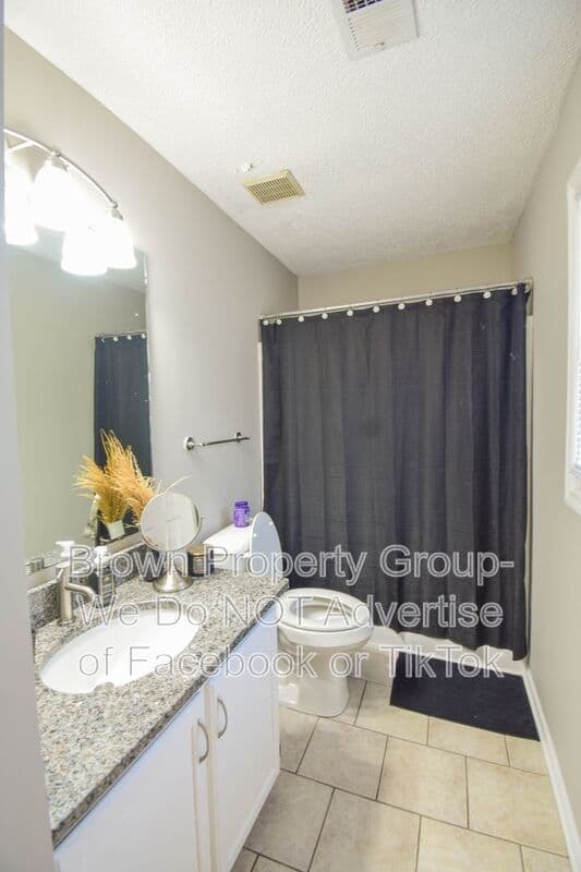 Fayetteville House: 5598 Windy Knoll Pl