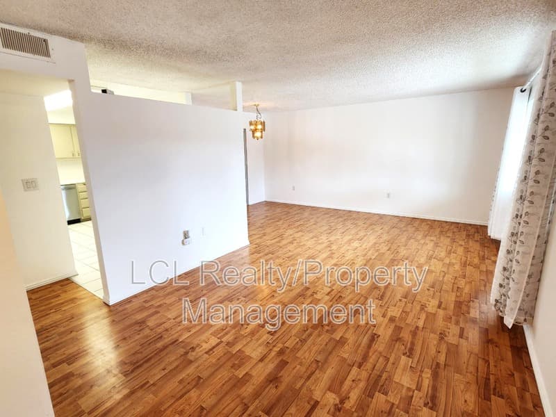 Menifee House: 28610 Pebble Beach Dr