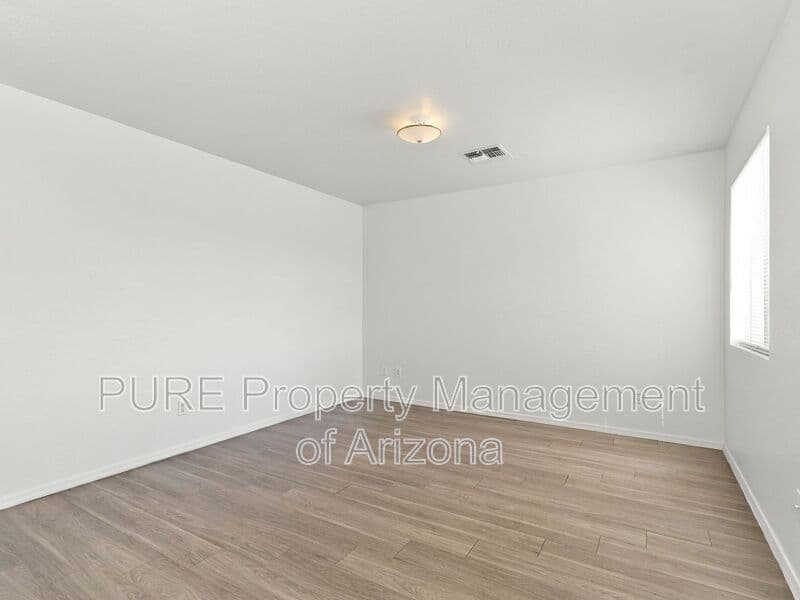 Avondale House: 11380 W Mohave St