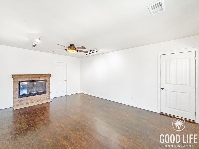 San Diego House: 2235 Midvale Dr