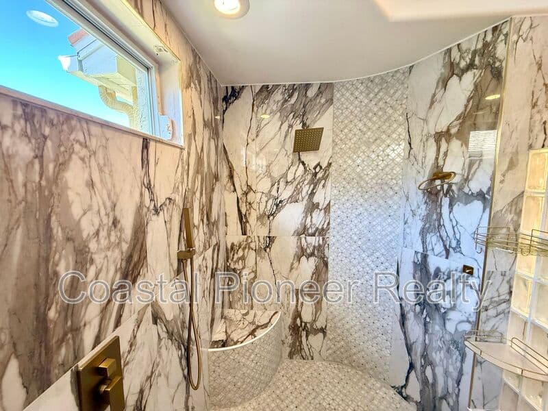 Largo House: 10334 Longwood Dr