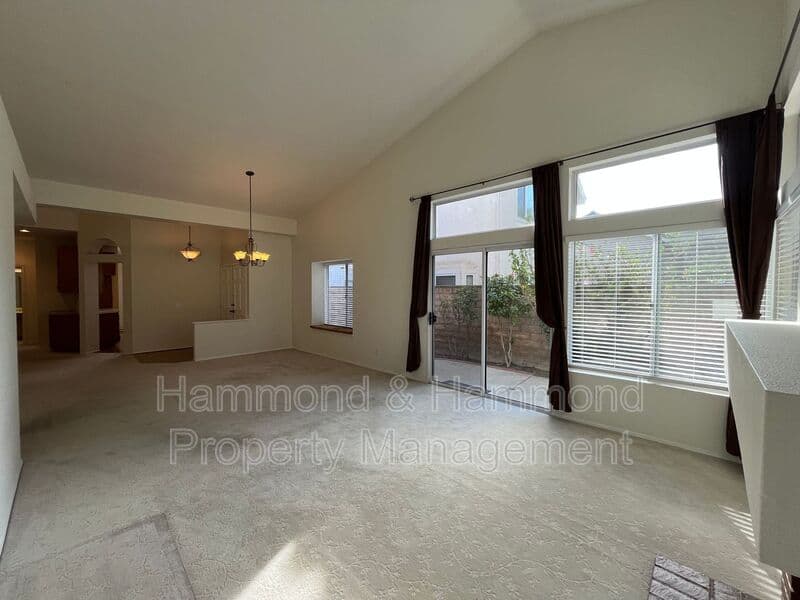 Simi Valley House: 634 Twin Peaks Ave.