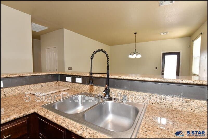 El Paso House: 4913 Adrian Campos St !!