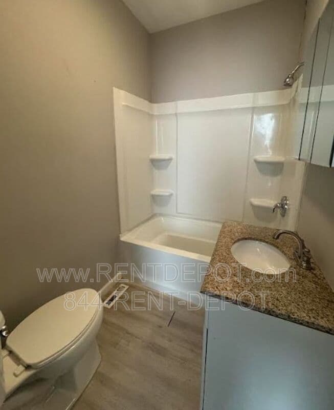 Evansville House: 801 - 805 Hess Ave, Evansville, IN 47712 - 801