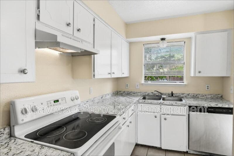 Arlington House: 1008 Bland Dr