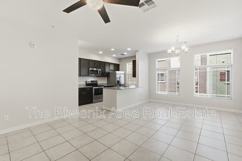 Gilbert Condo: 240 W Juniper Ave Unit 1090