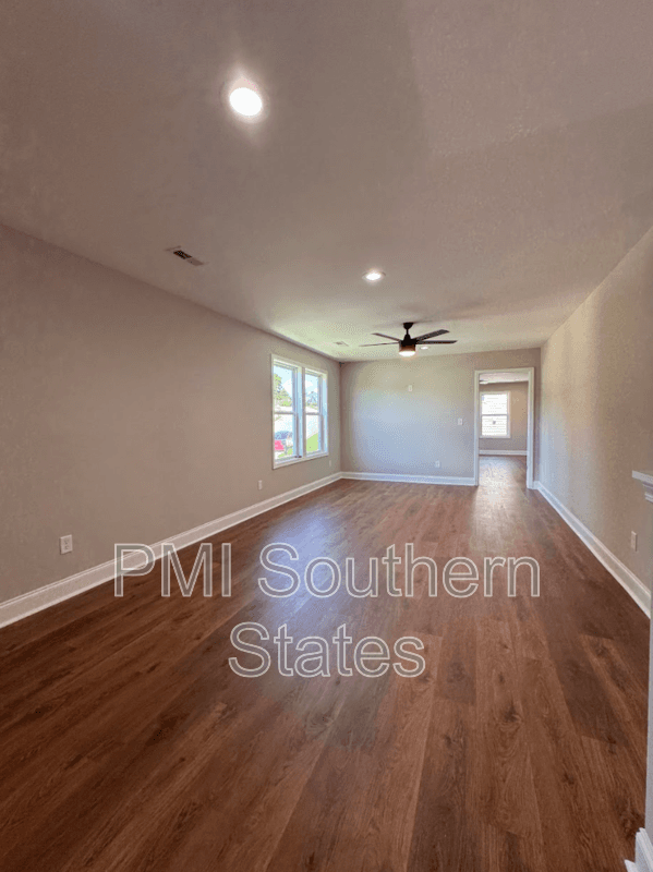 Greenville House: 711 Rockcliff St