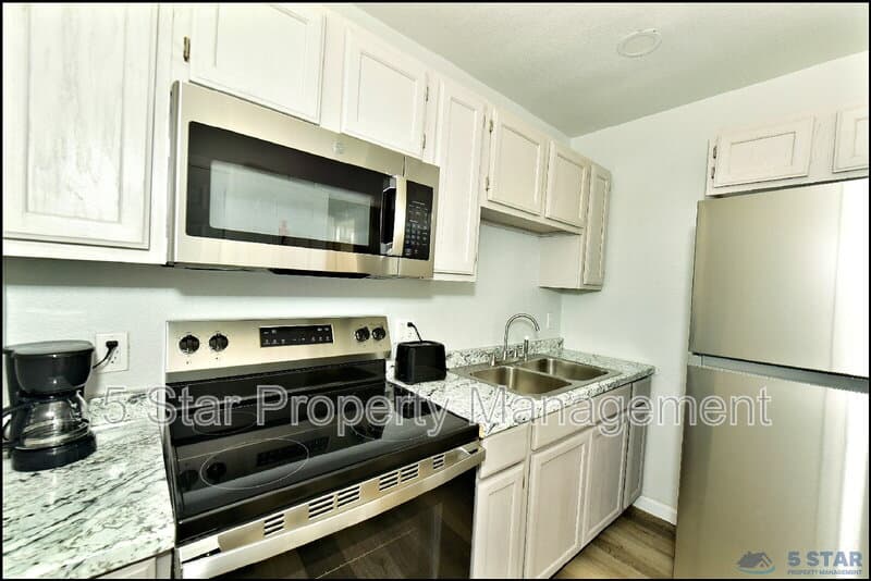 El Paso Condo: 6806 Alameda Ave
